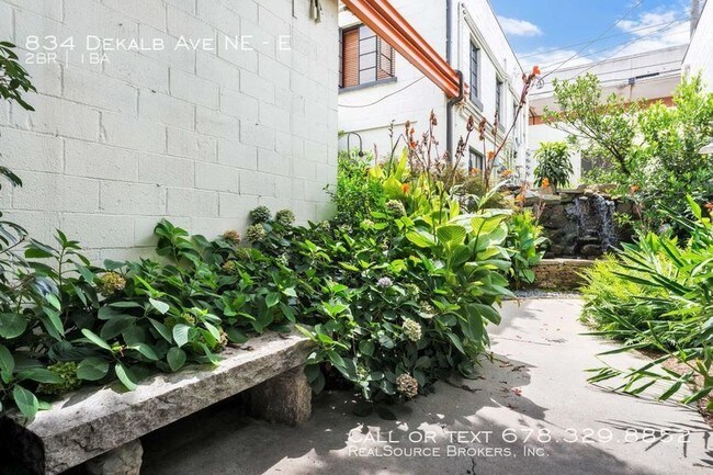 Foto del edificio - 834 DeKalb Ave NE