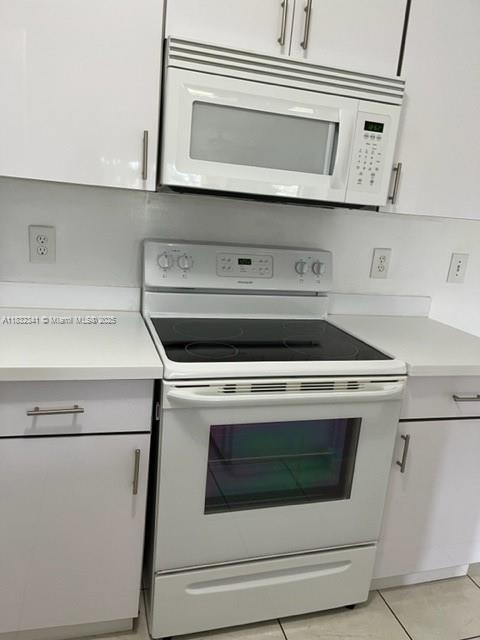 Building Photo - 9999 Summerbreeze Dr