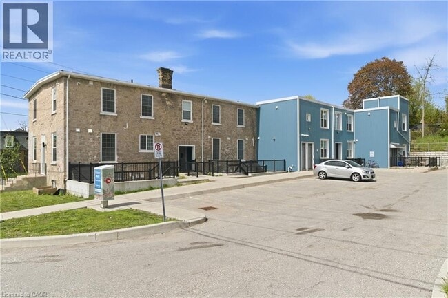 Building Photo - 58 Beverly St