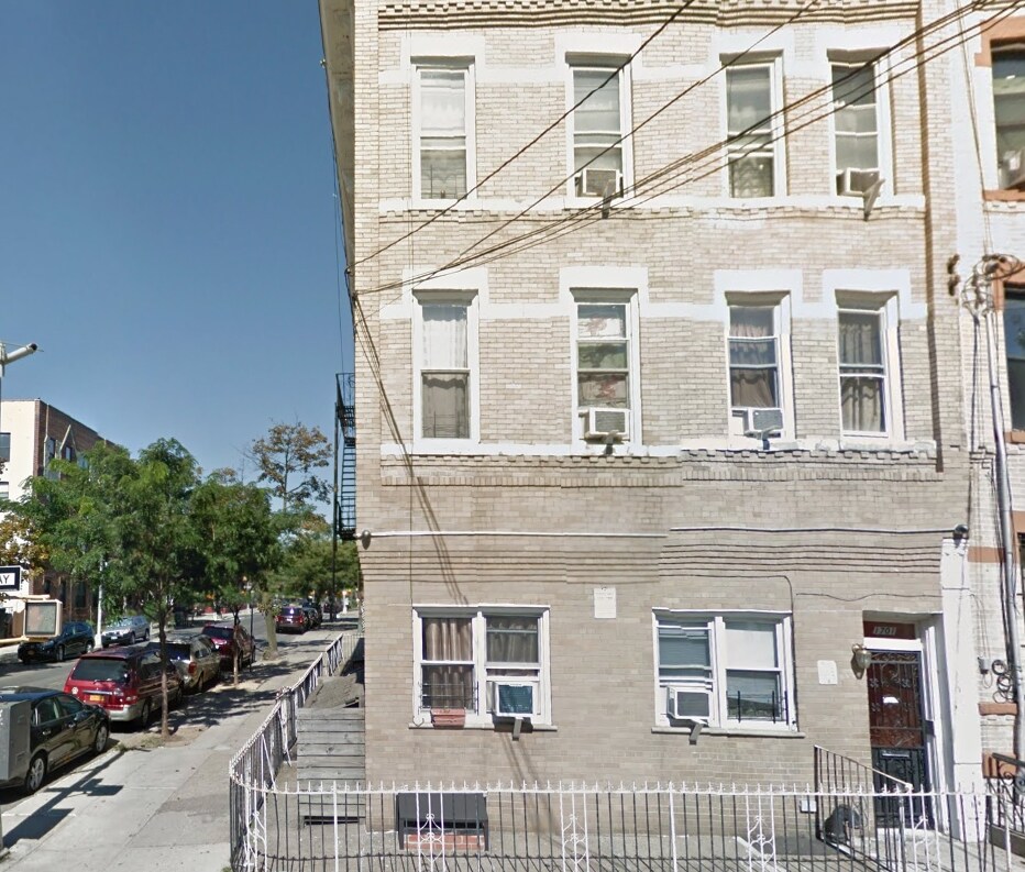 Primary Photo - 1701 Stanhope St