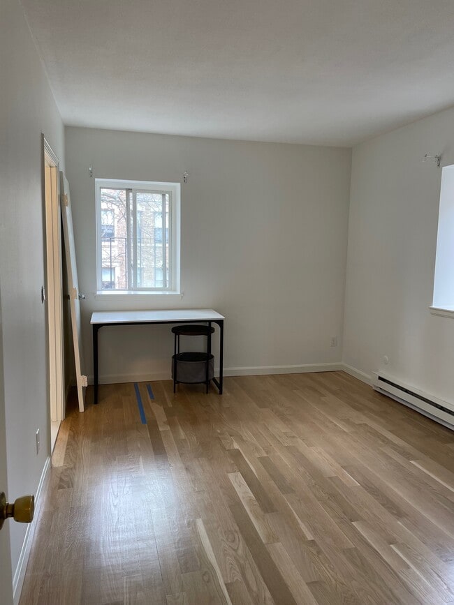Building Photo - 200 Kelton St