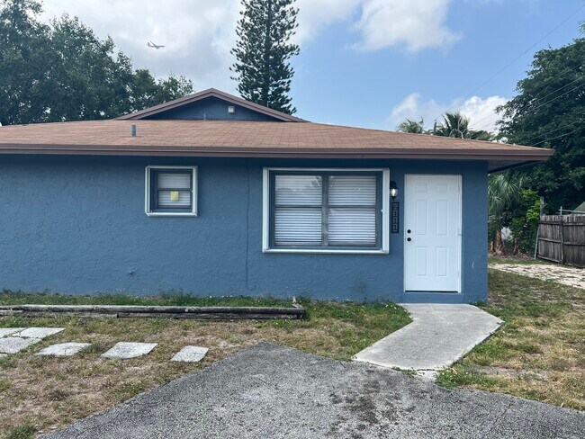 Building Photo - 6111 SW 42nd Pl
