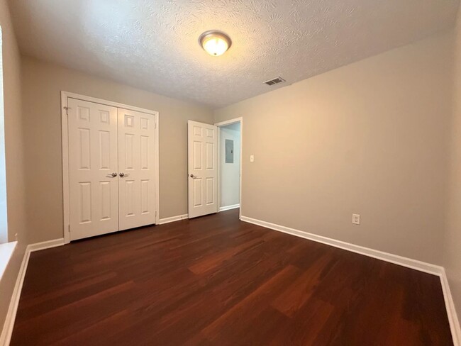 Foto del edificio - 140 Cumberland Ct