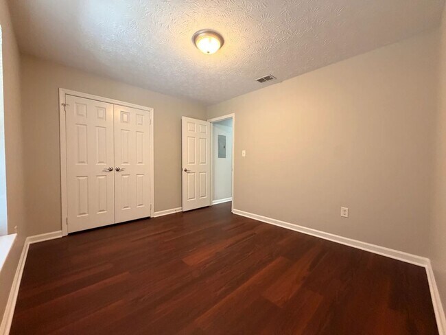Building Photo - 140 Cumberland Ct