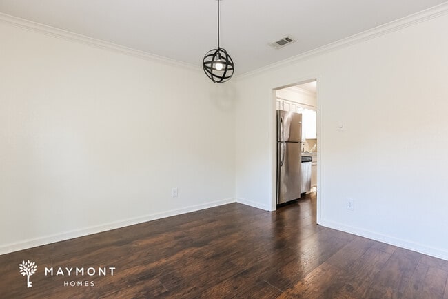 Building Photo - 1401 Jennifer Dr