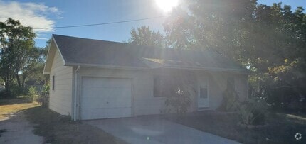 Building Photo - 5044 N Salina St