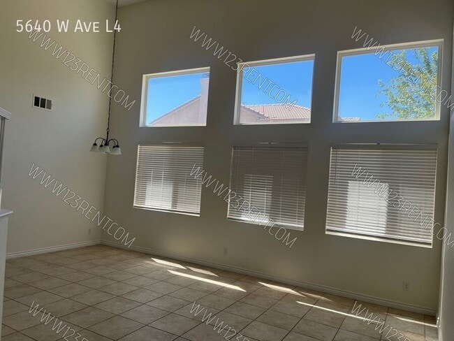 Building Photo - 5640 W Ave L4
