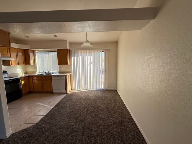 Foto del edificio - 9830 Needles Dr