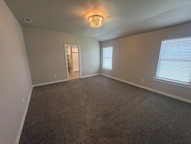 Foto del edificio - Beautiful 4 Bedroom 2 Bath Home in Wollforth!