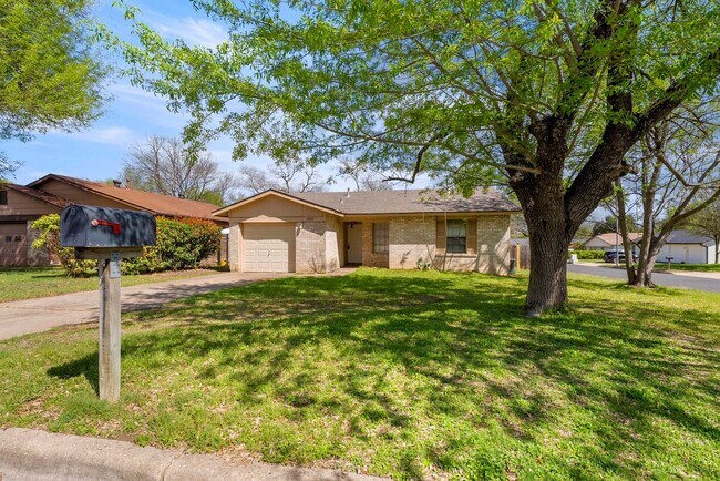 Foto del edificio - Charming Single-Story 3 Bed 2 Bath in South Austin!