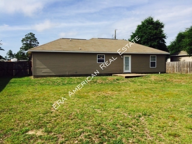 Building Photo - Country Living