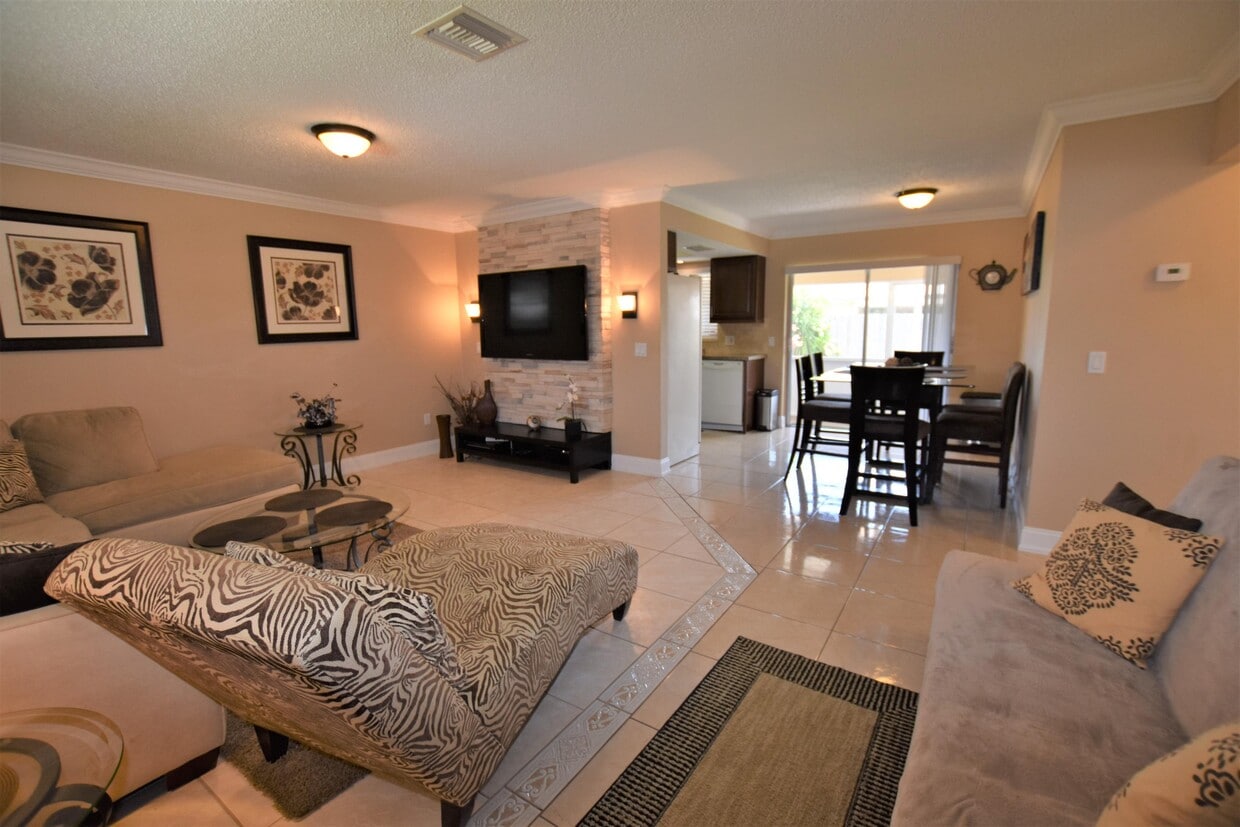 Primary Photo - 5064 Michigan Ave