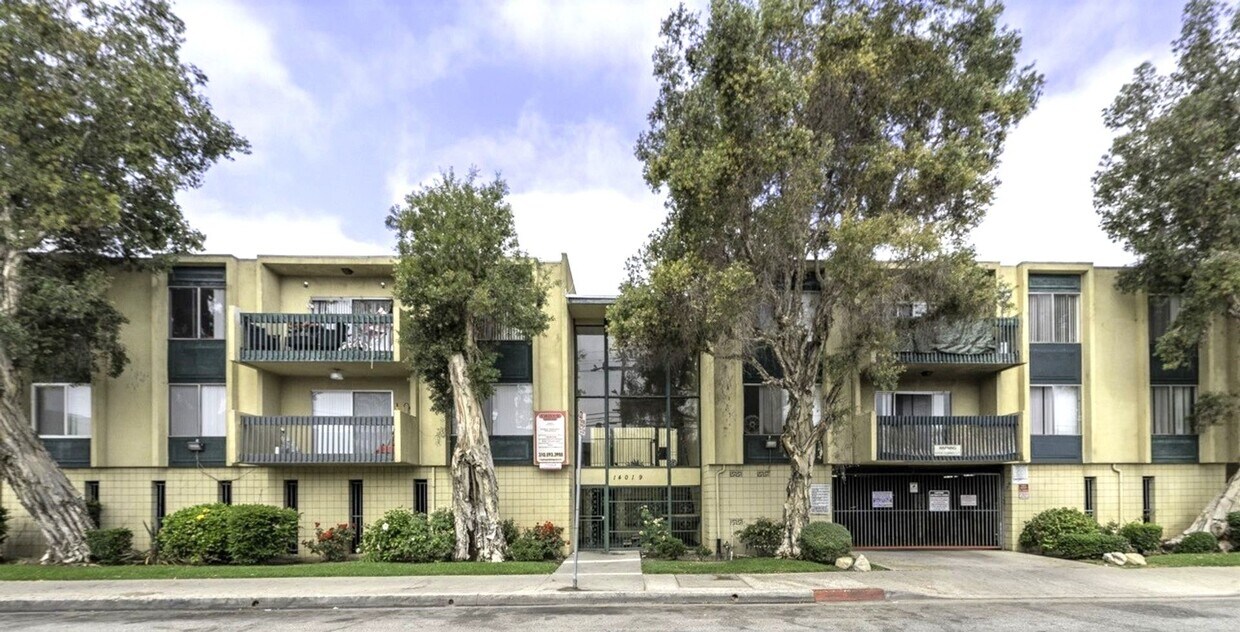 Foto principal - 14019 Cerise Ave