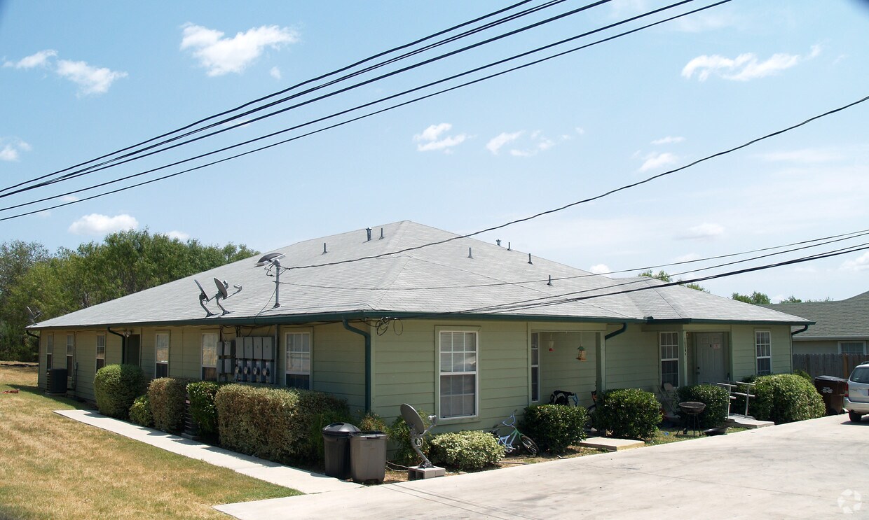 Foto principal - 19976 Clayton St
