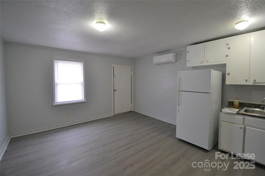 Foto principal - 1009 Plymouth St
