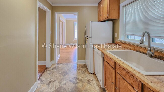 Building Photo - Cozy little 1 BR / 1 BA