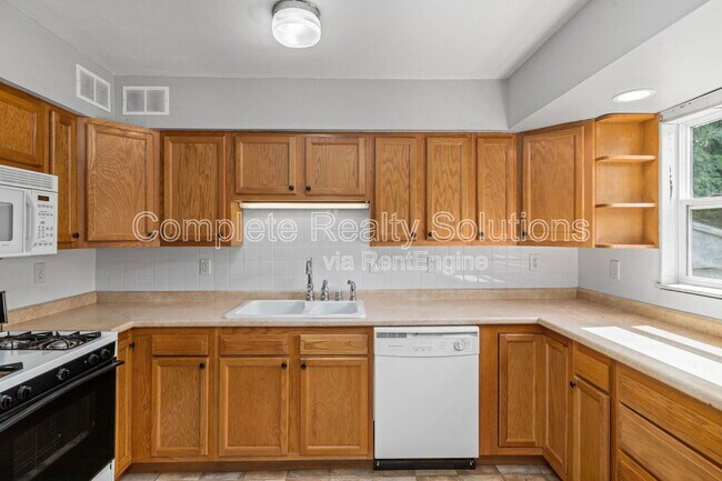 Building Photo - 10423 Balmoral Dr
