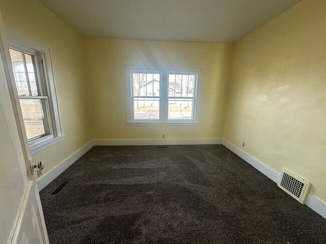 Foto del edificio - Spacious, pet friendly home!