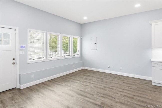 Building Photo - 534 Bellmore Rd