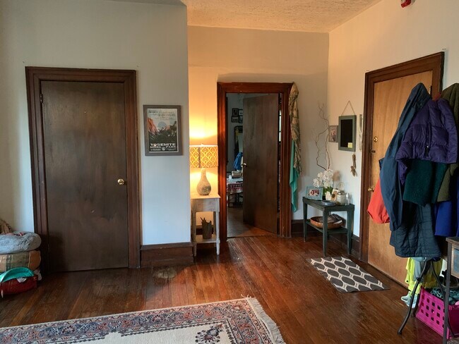 Foto del edificio - 319 Green Ln