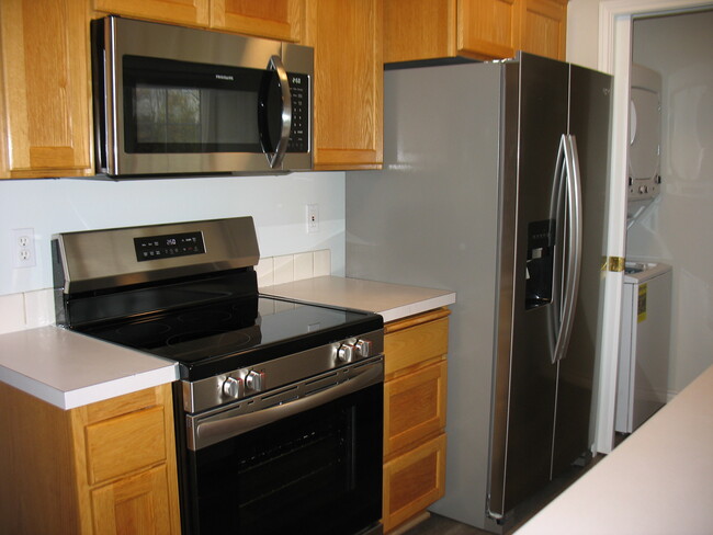 All New Appliances, Floors, Carpet, & Paint - 13895 SE Alimaria Dr