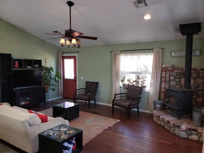Building Photo - Conveniently Located 2010-Built Big Bear Home