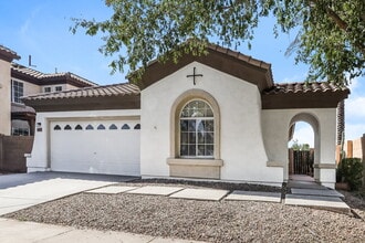 Building Photo - 400 N Eucalyptus Pl