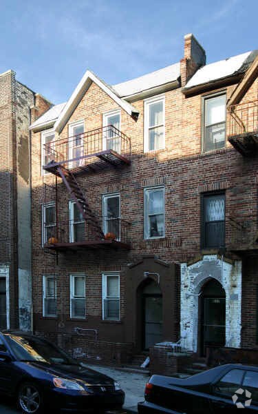 Building Photo - 915 42nd St
