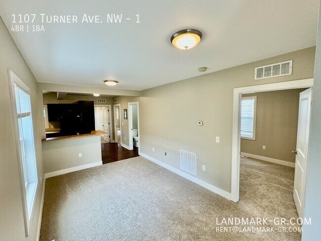 Building Photo - COMPLETE RENOVATION- 4 bed / 1 bath on Gra...