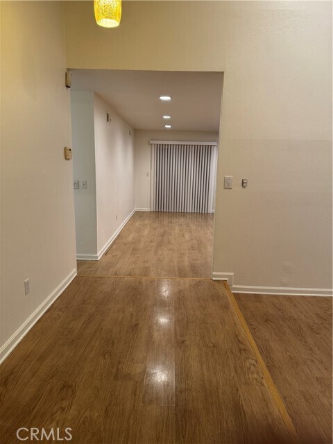 Foto del edificio - 10038 Independence Ave