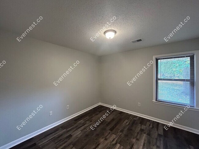 Building Photo - 536 Windridge Point