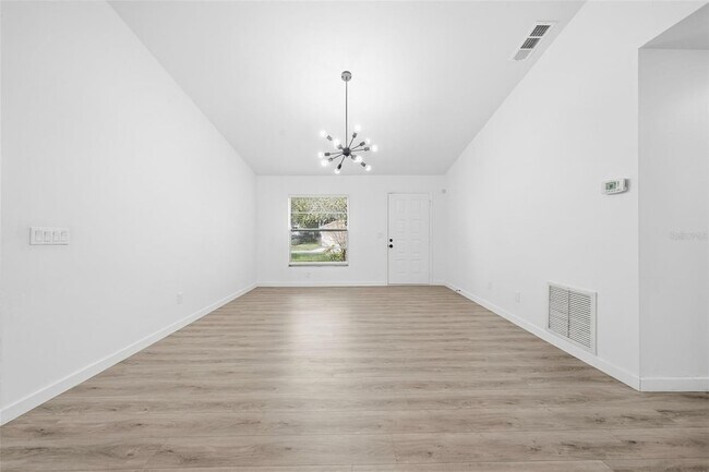 Building Photo - 515 Floral Dr