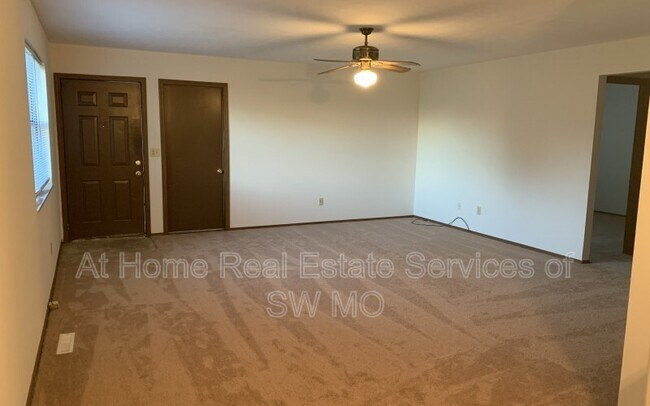 Foto del edificio - 525 W Edgewood St