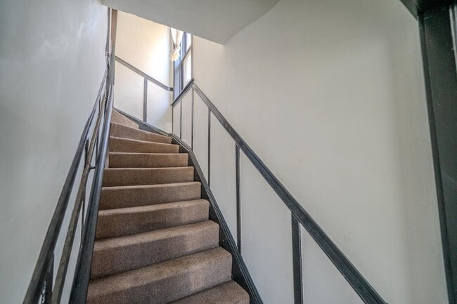 Building Photo - 7916 S Throop St