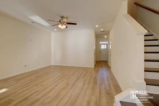 Foto del edificio - 432 Trotters Ln