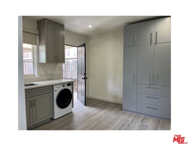 Building Photo - 838 Hilldale Ave