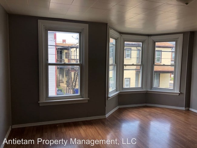 Building Photo - 344 N Mulberry St