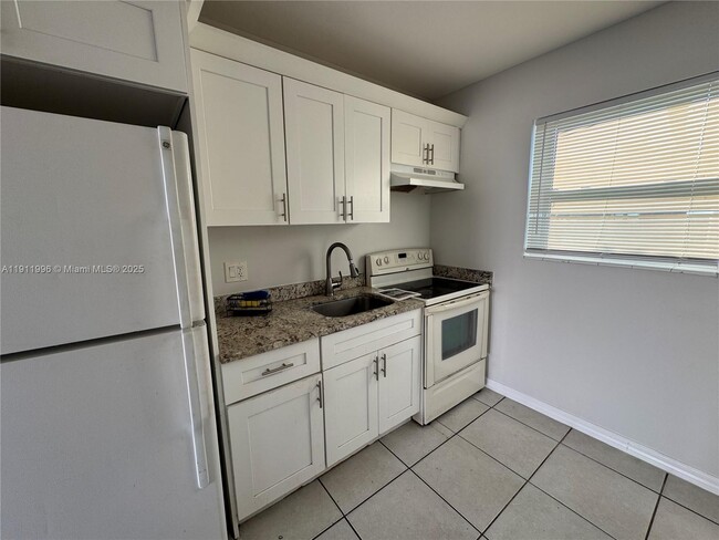 Foto del edificio - 710 NE 25th St