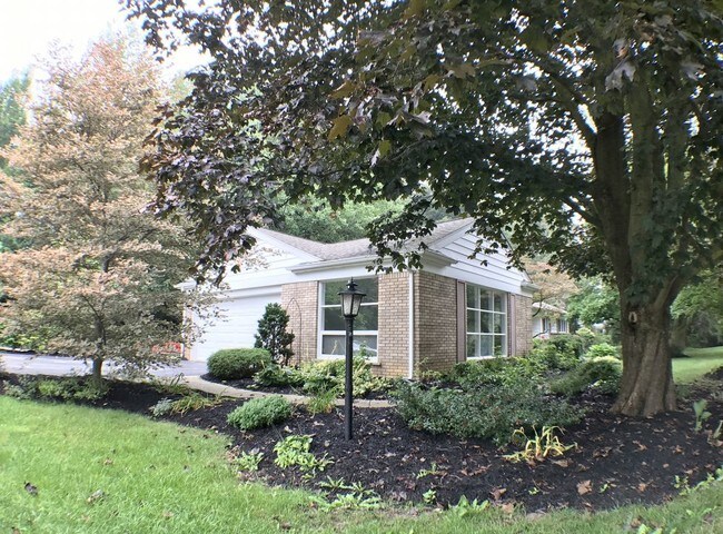 Building Photo - 272 Applewood Ln