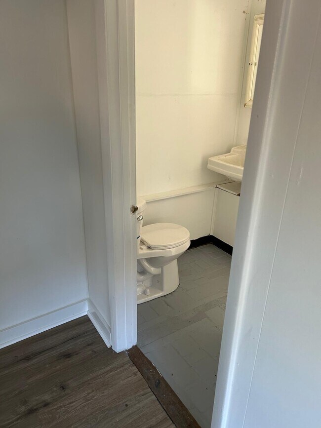 Foto del edificio - 4127 Hickory Rd