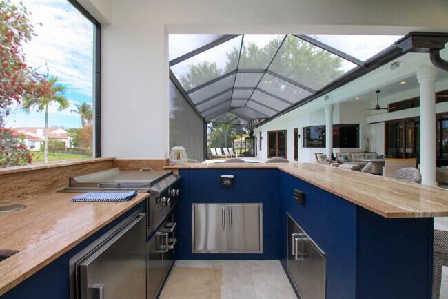 Foto del edificio - ** VILLAGES OF MONTEREY\5 BEDROOMS + DEN\6...