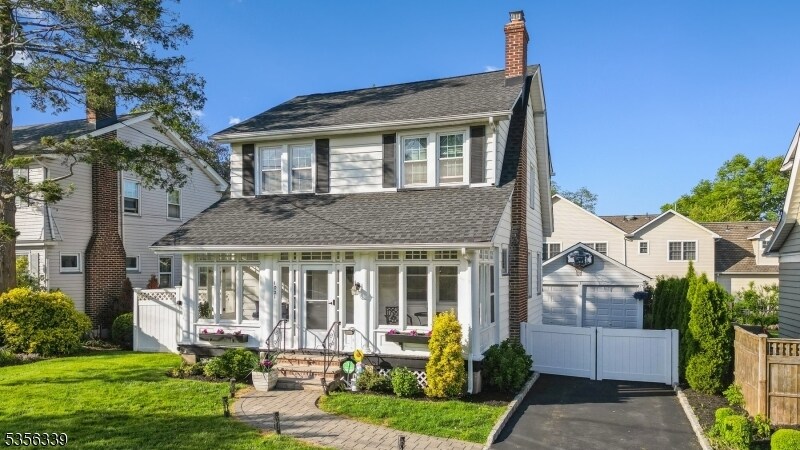 Primary Photo - 1021 Grandview Ave