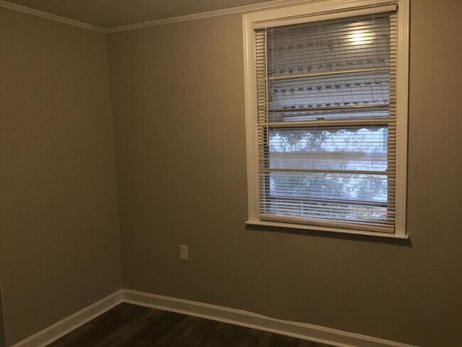 Building Photo - 457 Robney Dr