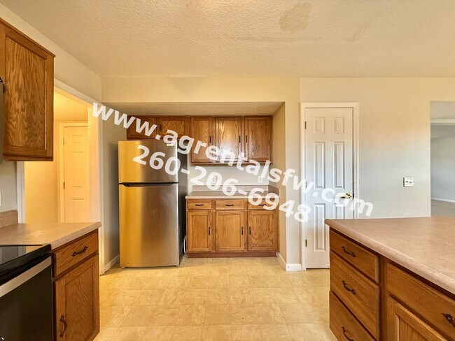 Building Photo - 3 Bedroom House