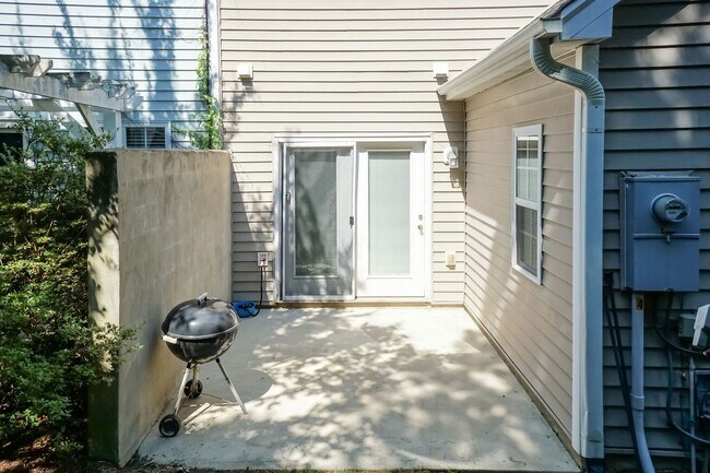 Foto del edificio - Three Bedroom Home!