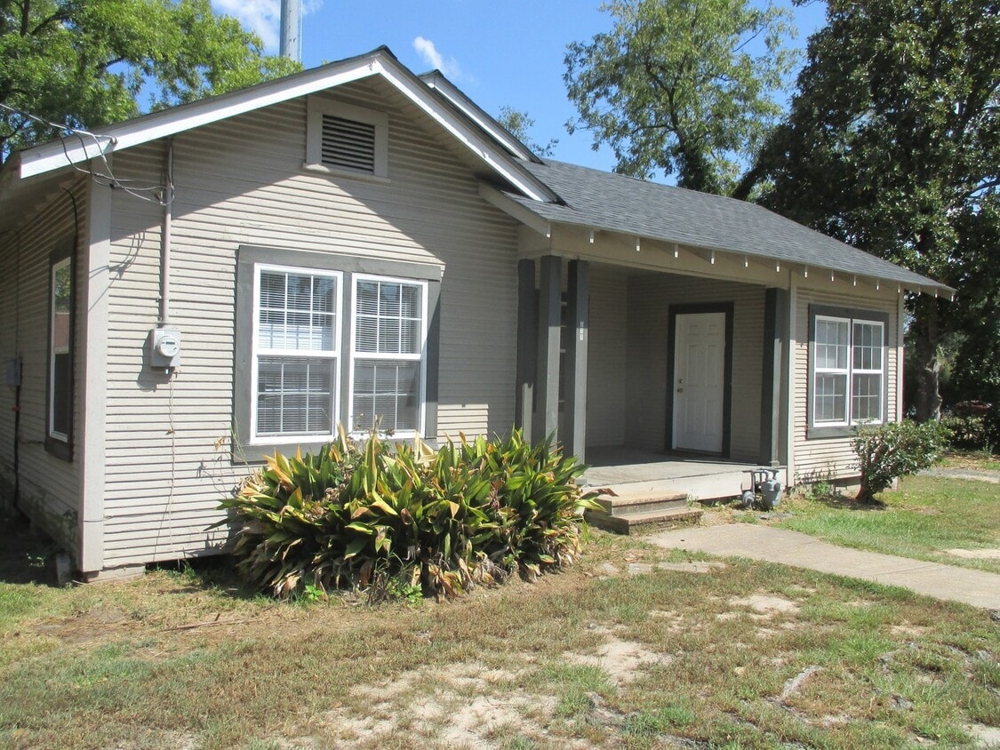 Primary Photo - 3 bed close to Tech Campus