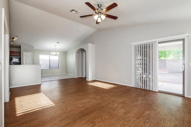 Building Photo - 3319 W Louise Dr