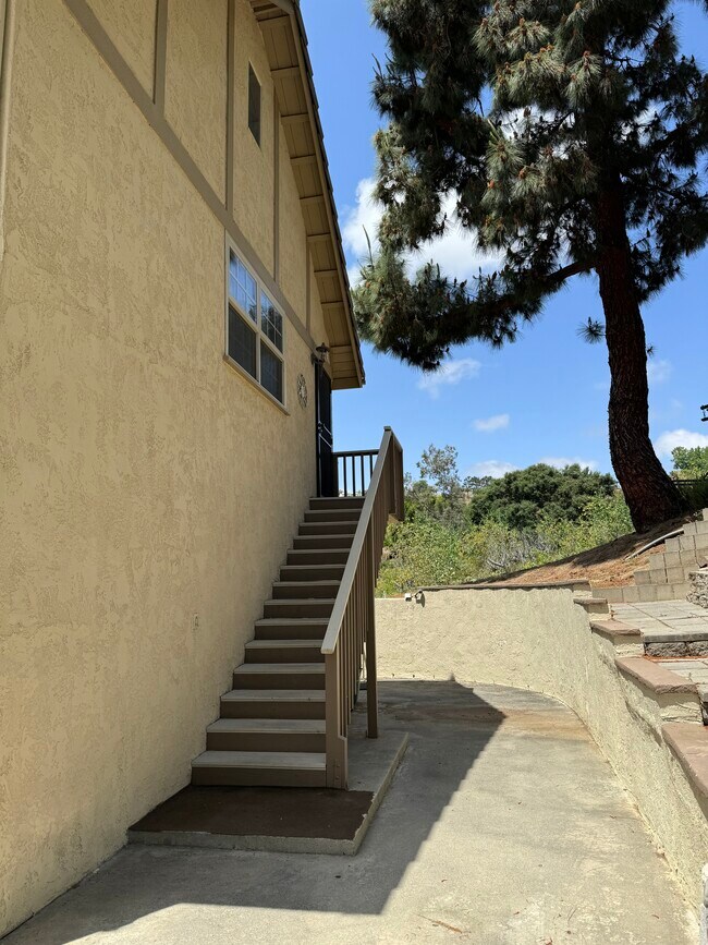 2815 Via del Robles Unit 1 Bedroom Apartment, Fallbrook, CA 92028