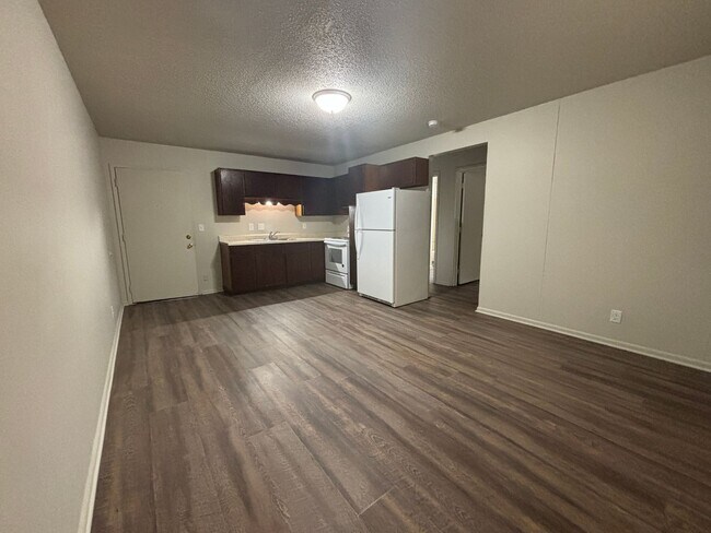 Foto del edificio - Renovated 1 Bed, 1 Bath Apartment at the Brookside Apartments!