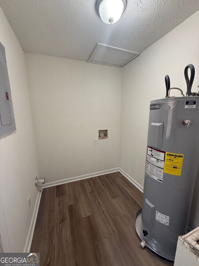 Foto del edificio - 345 Rustwood Dr